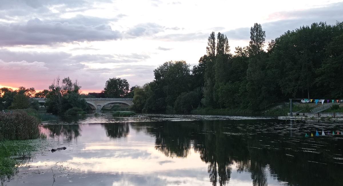 Terre-et-trésors-de-Touraine-escapade--tourisme-37-couché-de-soleil-sur-le-cher-pont-de-Bléré